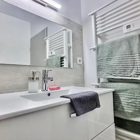 Mon Amour-chic-garage-fibre-rbnb Apartment